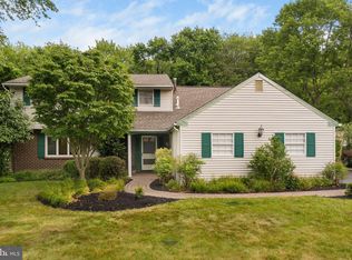 208 Hemlock Dr, North Wales, PA 19454