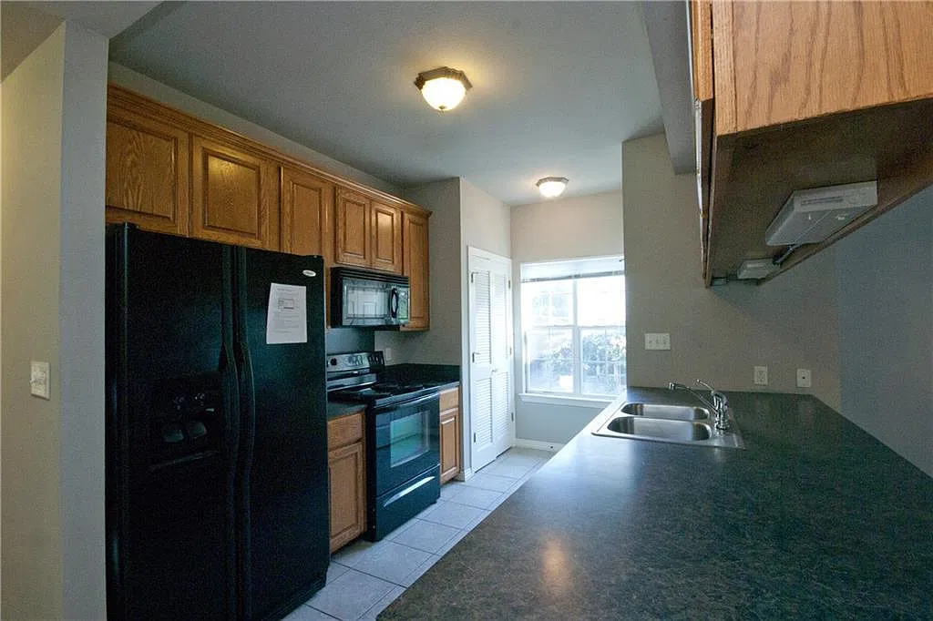 2410 Leon St — Photo 2