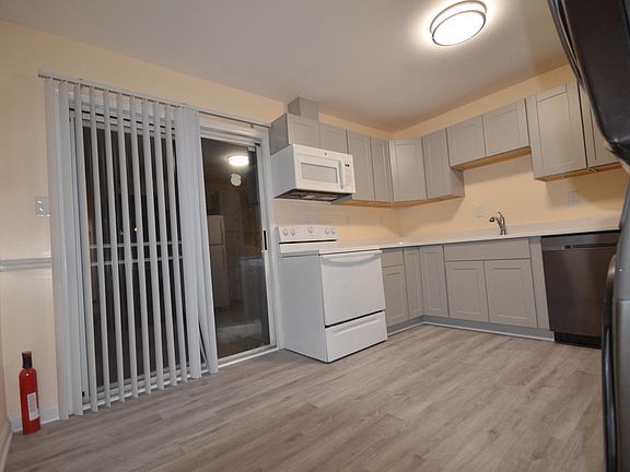 4th image of 4085 Weeping Willow Ct