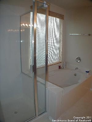 5th image of 15854 Beaufort Blvd
