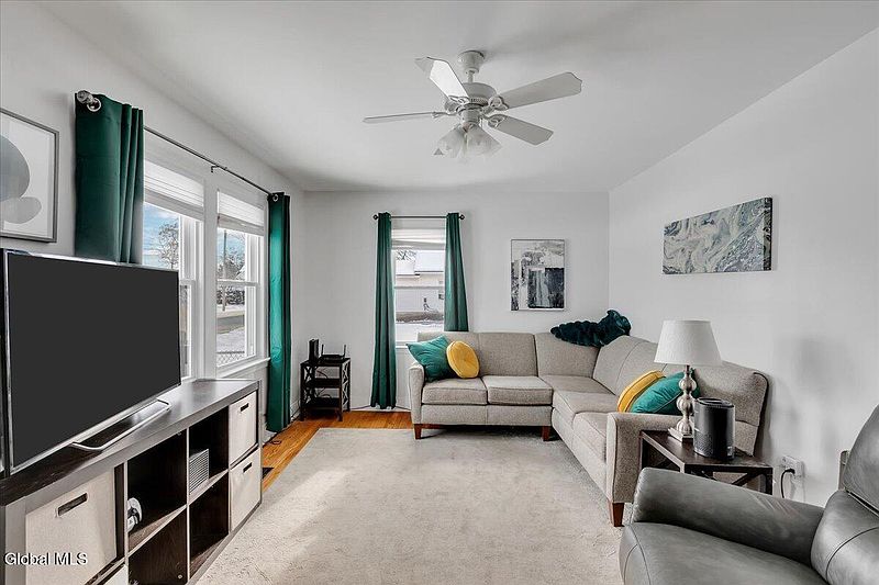 5th image of 2025 Greenpoint Avenue