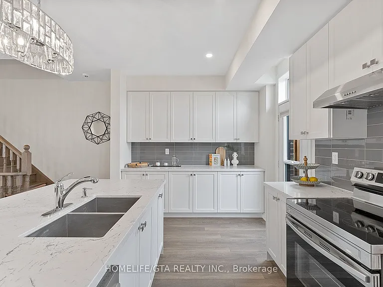 7 Holyrood Cres — Photo 24