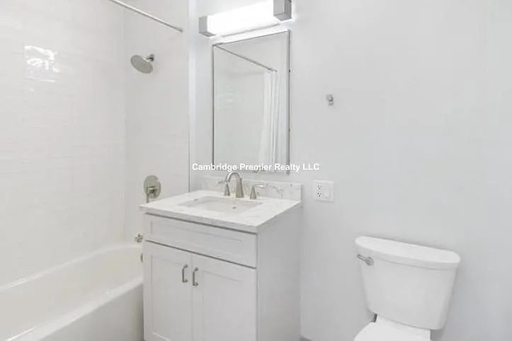 22 Magazine St #8 — Photo 3