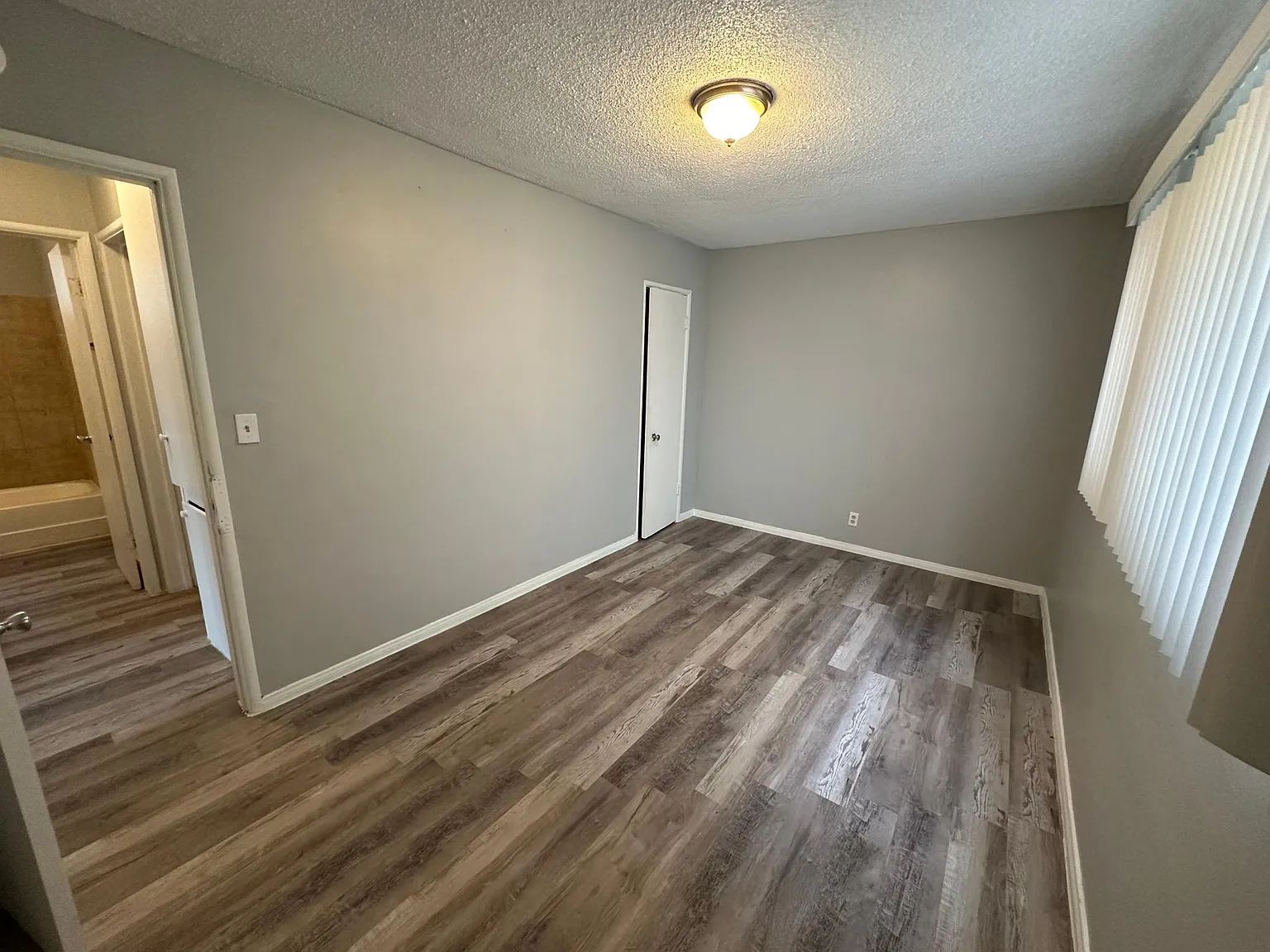 427 N Rose St — Photo 4