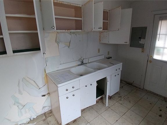 2nd image of 552 W Glendale Ave