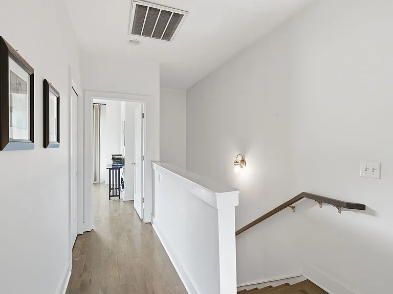 709 Bradford Ave — Photo 11