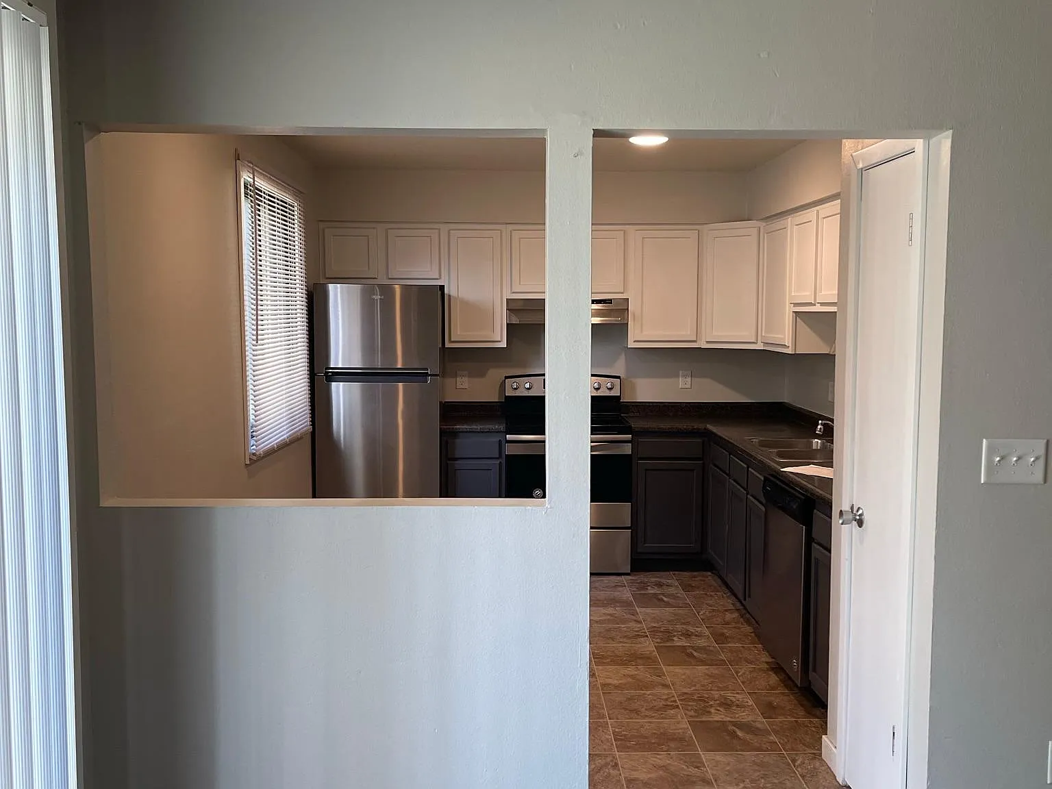 2 bed, 1000 sqft, $1,476 — Photo 2