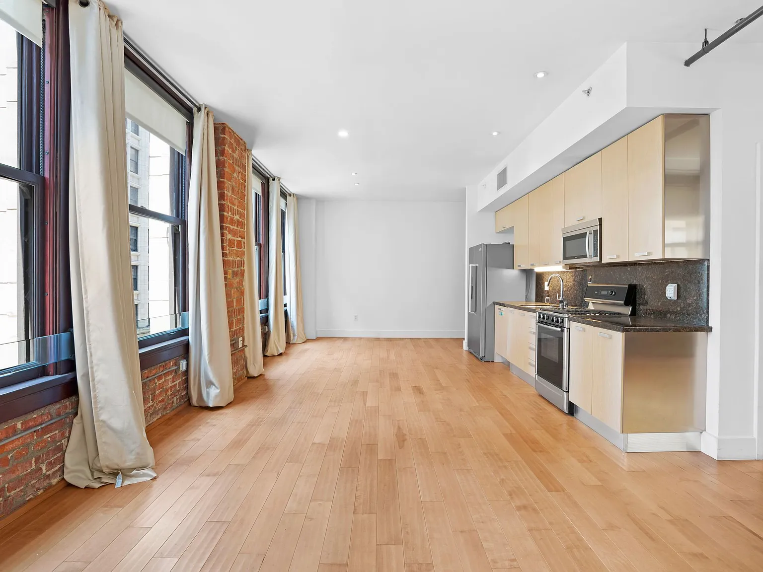 1 bed, 900 sqft, $2,400 — Photo 2