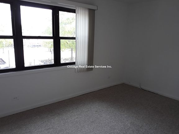 3rd image of 4520 N Lincoln Ave APT 2