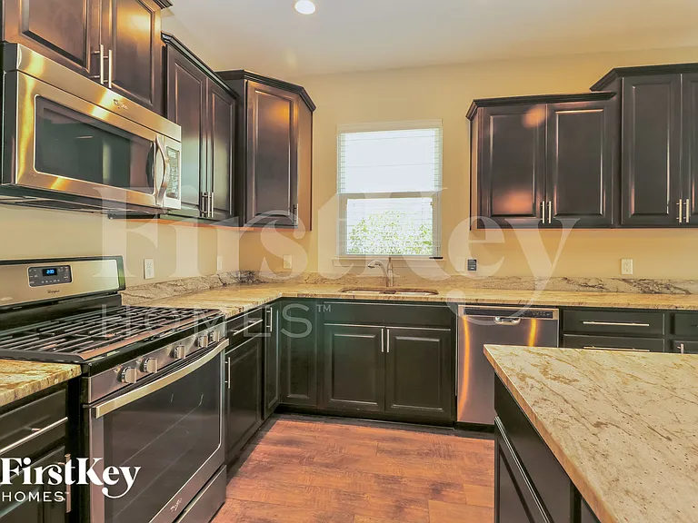 220 Foxbank Plantation Blvd — Photo 6