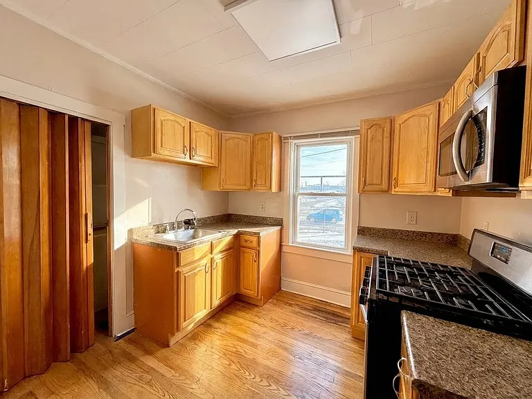 45 Slater St #A — Photo 14