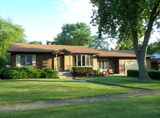 146 E Willow Ave, Woodstock, IL 60098