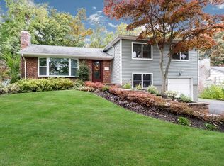 39 Morewood Oaks, Port Washington, NY 11050