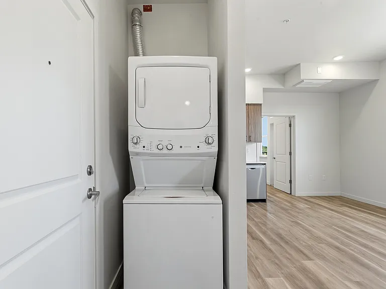 Evergreen Peak Apartments — Photo 25