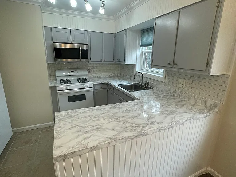 9422 Adelphi Rd #1 — Photo 3