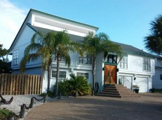 61 Curlew Dr, Rockport, TX 78382