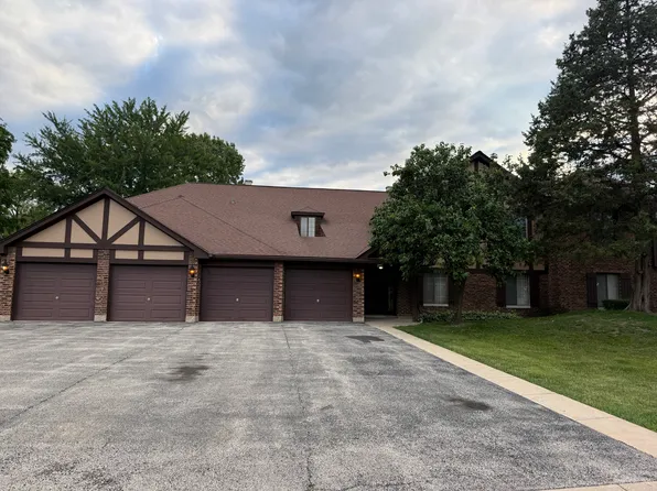 1756 Plymouth Ct APT B, Wheaton, IL 60189