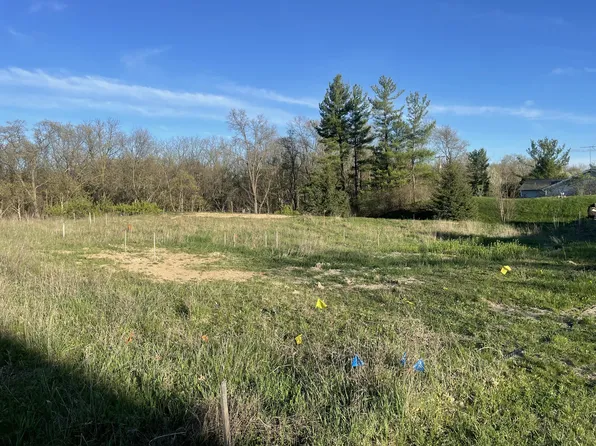 2340 Lake Birch Ct NE, Grand Rapids, MI 49525