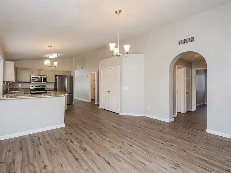 748 W Dublin St — Photo 5