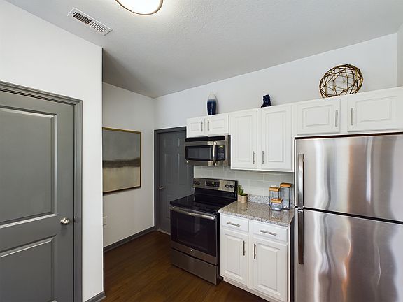 5th image of 15001 Creekstone Way #736