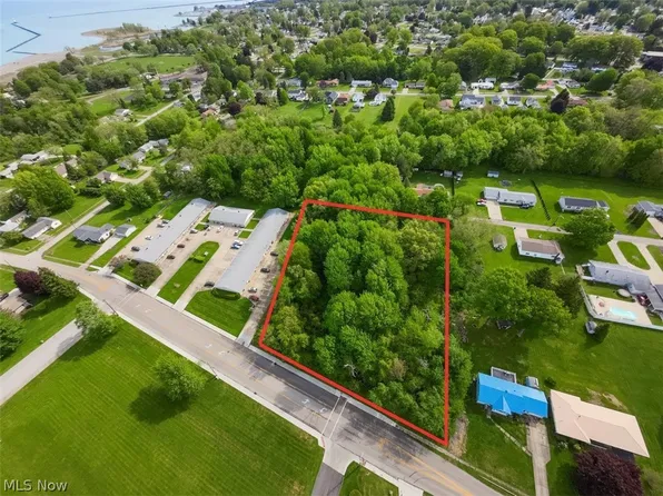 Chestnut St, Conneaut, OH 44030