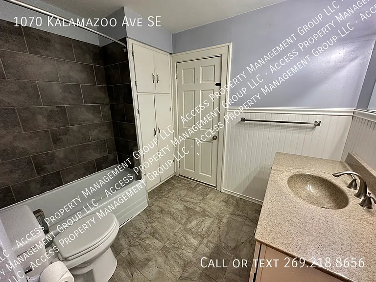 1070 Kalamazoo Ave SE — Photo 26