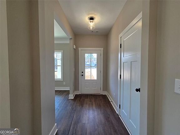 5th image of 40 Jeffrey Ln