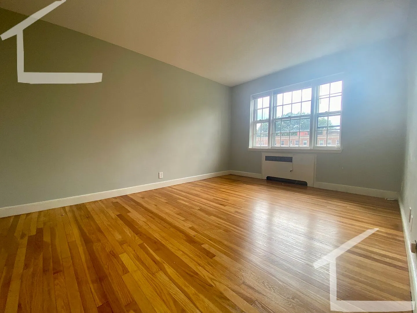 Gorgeous modern 2 bed unit in Brookline available 9/1/26 — Photo 4