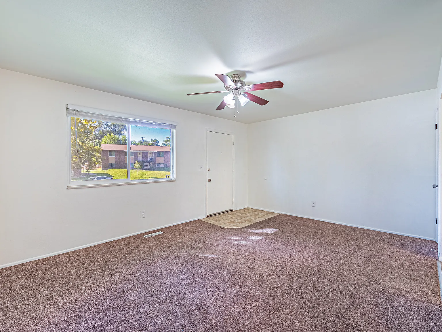 2 bed, 917 sqft, $1,275 — Photo 3