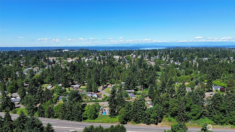 4th image of 124 8th Avenue S