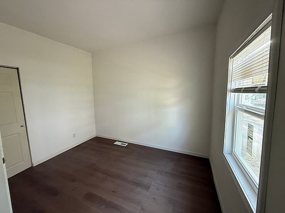 3rd image of 431 Vine St