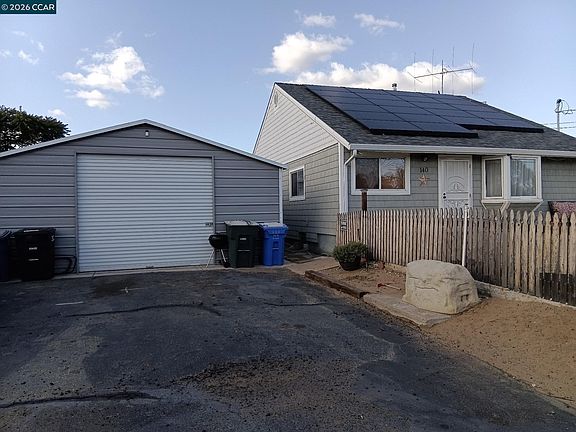 4th image of 140 Raye Ave