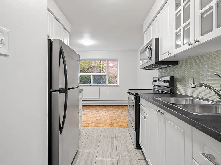 14 Deer Park Cres — Photo 32