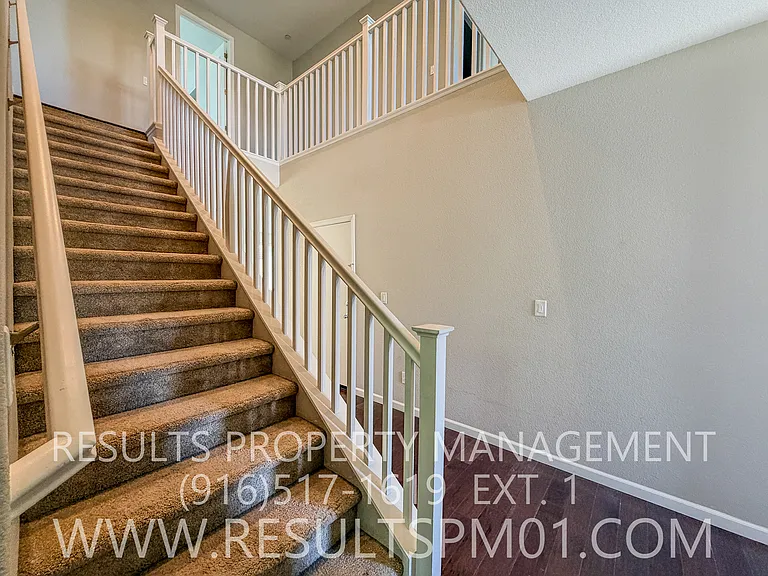 1041 Bridlewood Dr — Photo 4