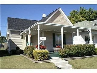 2036 Olive St photo 1