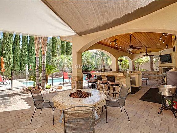 2nd image of 3057 Whispering Crest Dr