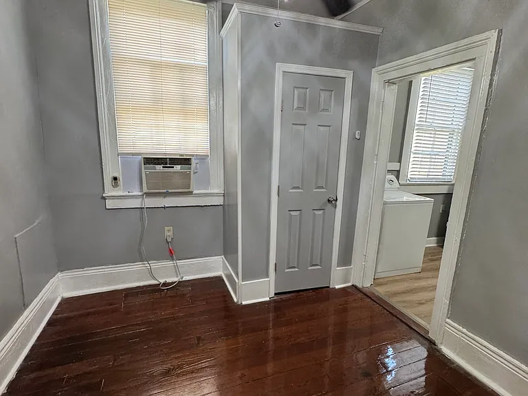 2221 N Prieur St — Photo 37