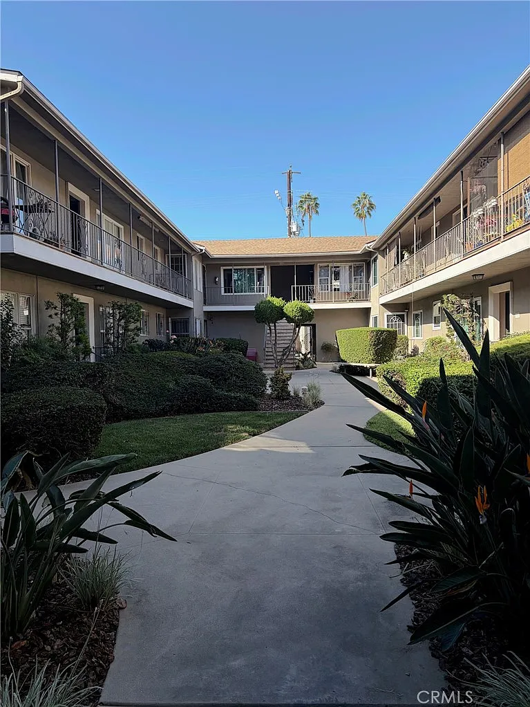 1 bed, 687 sqft, $2,400 — Photo 3