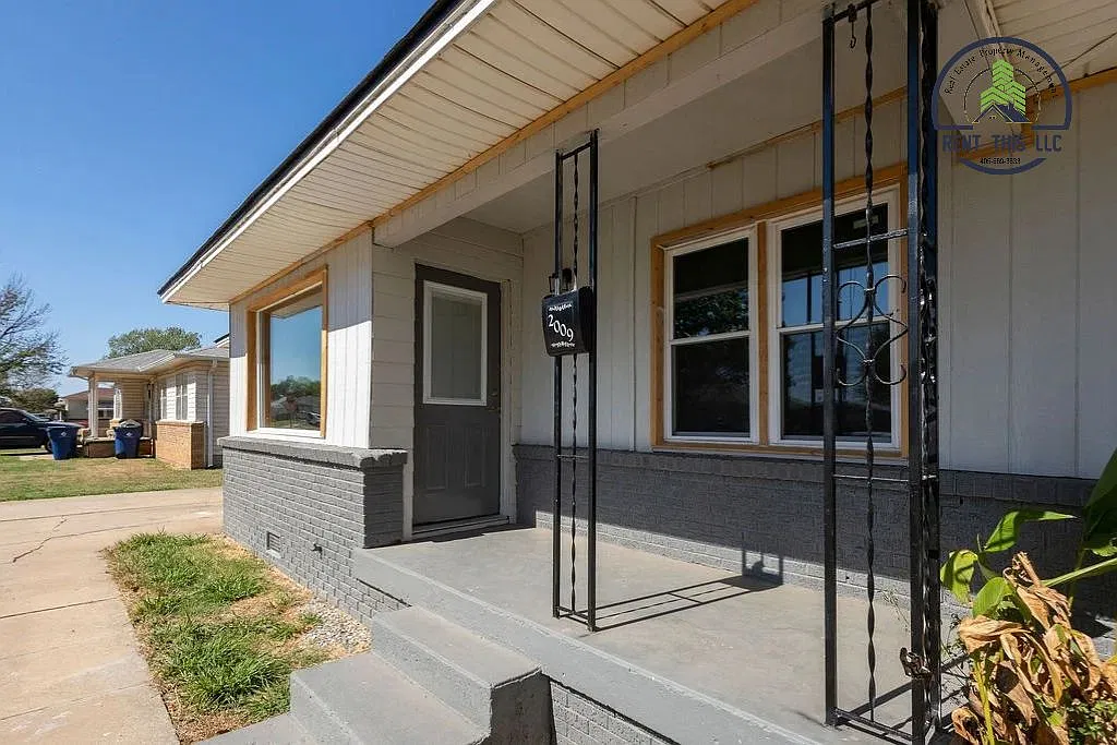 3 bed, $995 — Photo 3