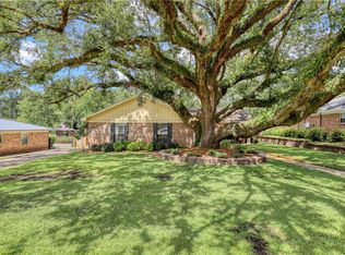 1909 Woodhillcrest Dr, Mobile, AL 36609