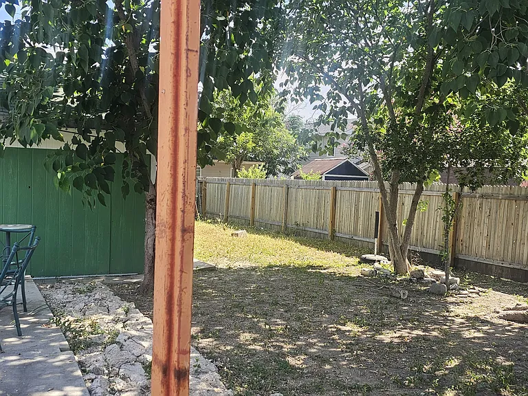 2214 Menchaca St — Photo 2