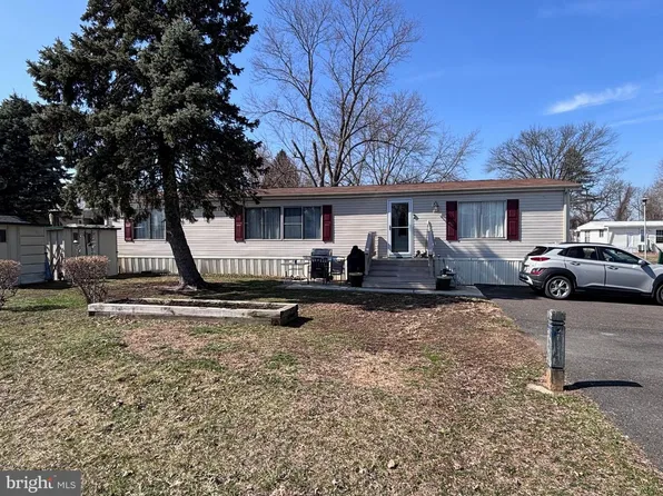 7513 Harper Dr, Morrisville, PA 19067