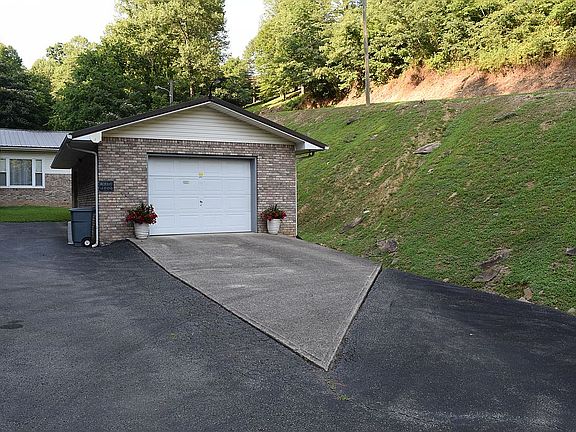 2nd image of 2856 E Shelbiana Rd