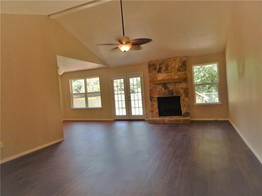 3 bed, 2.0 bath, 1408 sqft, $2,350 — Photo 4