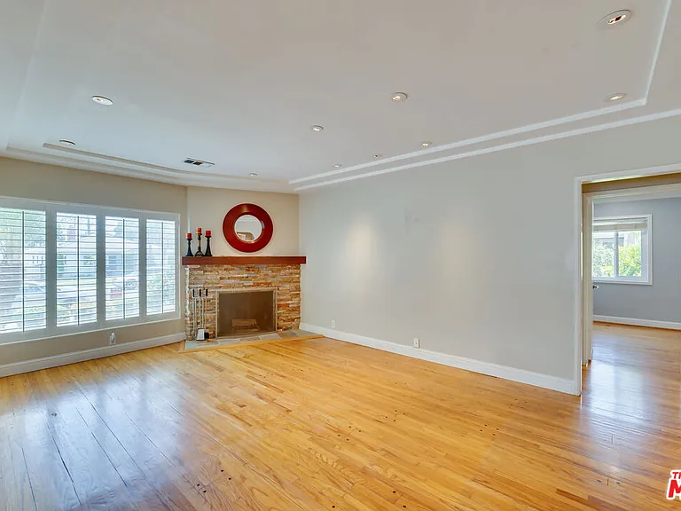 6335 W 85th Pl — Photo 4