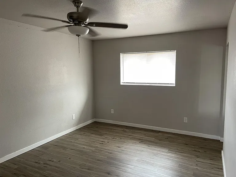 537 W Juniper St — Photo 1