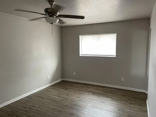 537 W Juniper St Photo 1