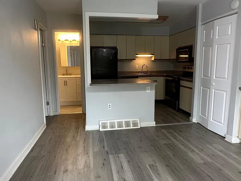 806 Whitpain Hls — Photo 12