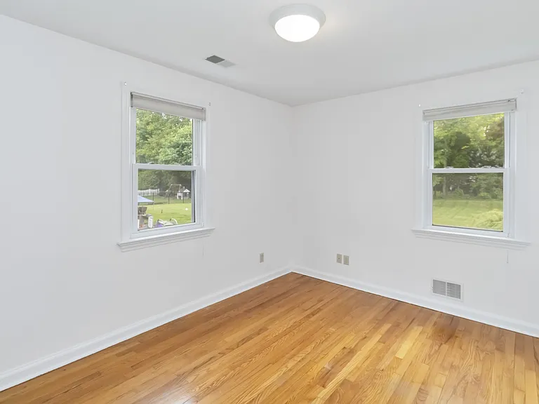 7 Evelyn Rd — Photo 14