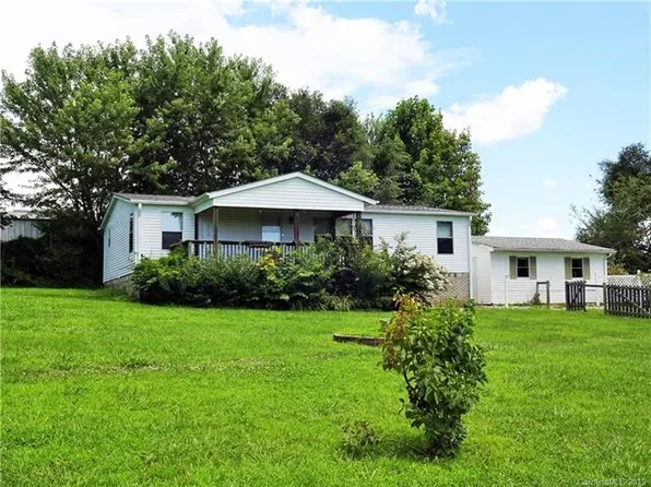 5 Bittersweet Dr, Hendersonville, NC 28792